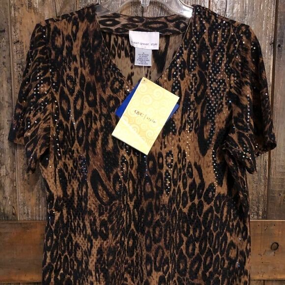 Susan Graver M NWT Leopard Sparkling Sequin Liquid Knit Mob Girl V Top - Picture 4 of 9
